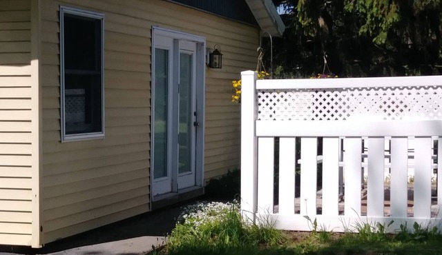 Private, quiet, cozy, 2 miles from lake village.