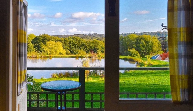 Private, quiet en-suite hut, glorious views, Perch Hut