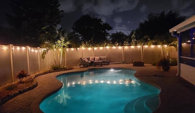 PRIVATE/QUIET Heated Pool,Jacuzzi, Grill,5min to Beach Fishing Pier,Washer&Dryer