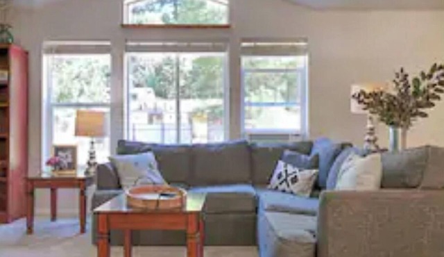 Private, Quiet, Willow Creek Retreat