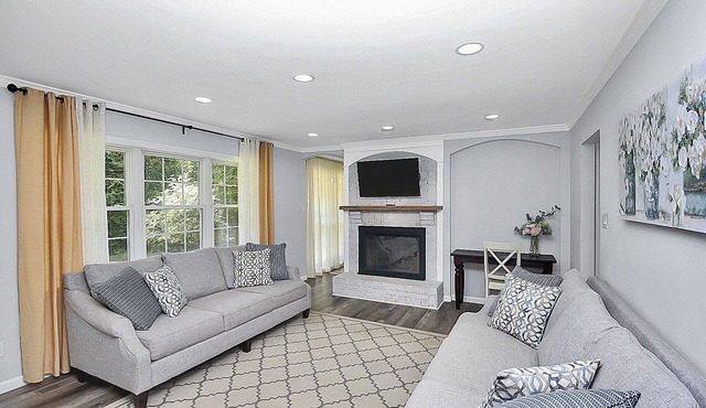 Private, Quite, Comfortable Family Landing Pad/Newly Remodel