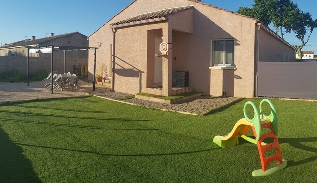 Private room in large house, garden, swimming pool, Canal du Midi