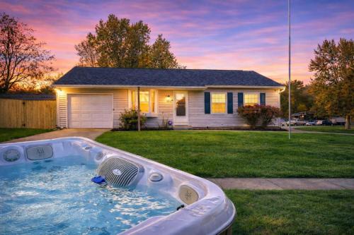 Private Ranch - Entire Home - 3 Bed Room - Hot Tub - King Bed - Fenced Yard - Pets & Kids Welcome - Game Shed - Free WiFi