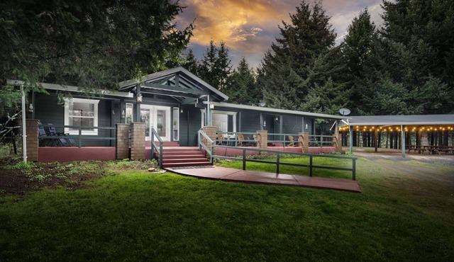 Private Ranch on 80 Forested Acres, *Pet Friendly* Pool Table, Fire-pit, Starlink Internet 100+ Mbps