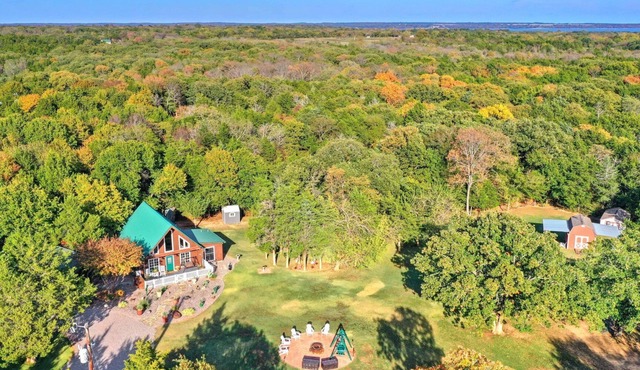 Private Ranch w/hot tub, gameroom near Lake Texoma