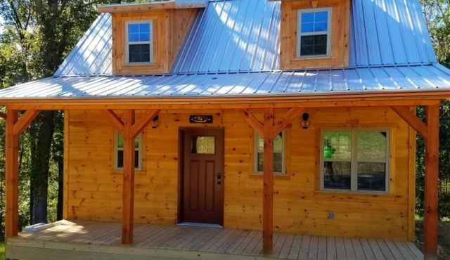 Private Ravine View Luxury Amish-Built Cabin "The Frontier"
