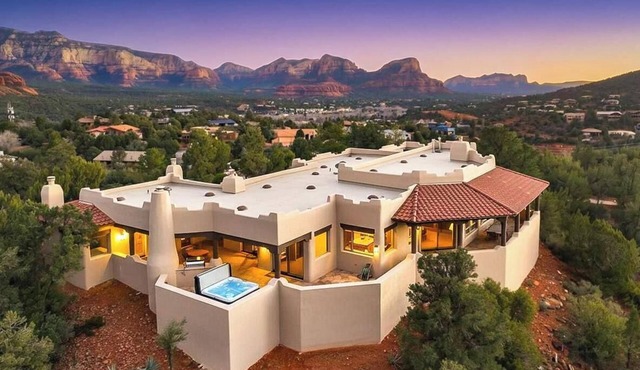 Private Red Rock 4 Bedrom Retreat: Pool, Spa, Sauna, Uptown