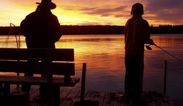 Private Relaxation on Quiet Iron Lake - da Lake House with 300'+ lake frontage