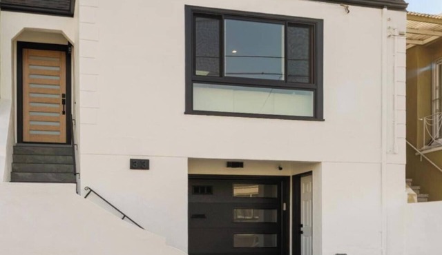 Private Remodeled 2BR driveway parking