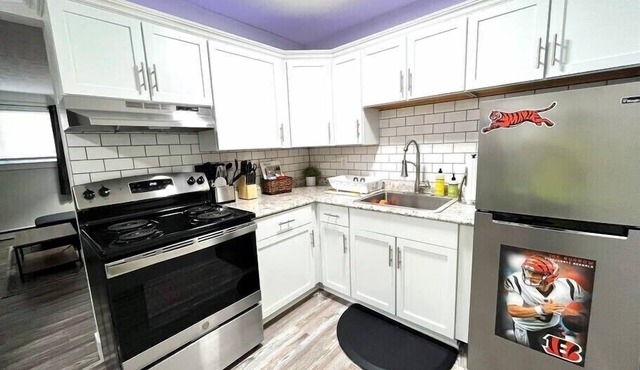 ~ Private Renovated Bengals Apartment ~ 5 Star ~