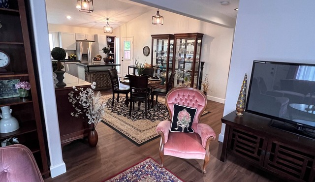 Private Residence Near Downtown & Amenities