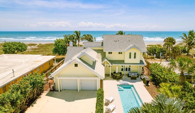 Private Resort! Beachfront home with pool & hot tub and five en suite rooms