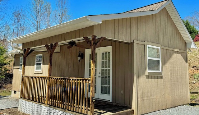 Private Resort Cabin in Gated Community at Lake James