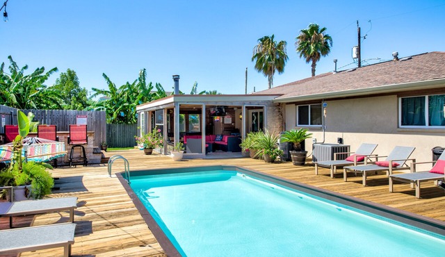 Private resort home with heated saltwater pool & spa!
