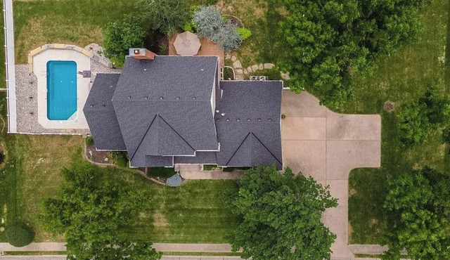 Private Resort Pool Home, Walkout Basement Entertainment, Multiple Suites