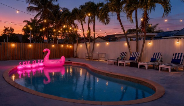 🌴 Private Resort-Style Luxury Backyard w/Pool, Firepit, Lounge, Games