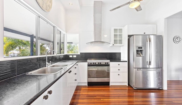 Private Resort style Queenslander at Hervey Bay