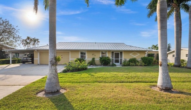 Private retreat 2-bedroom house in North Fort Myers with a heated pool.