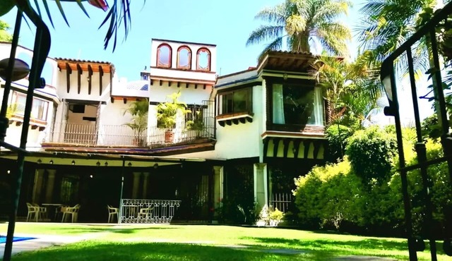 Private Retreat 1 hour from the Estadio Azteca w/heated pool & beautiful garden