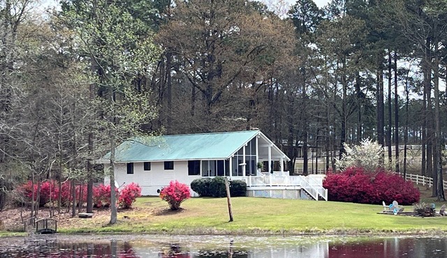 Private Retreat! 200 private gated acres with two ponds. n