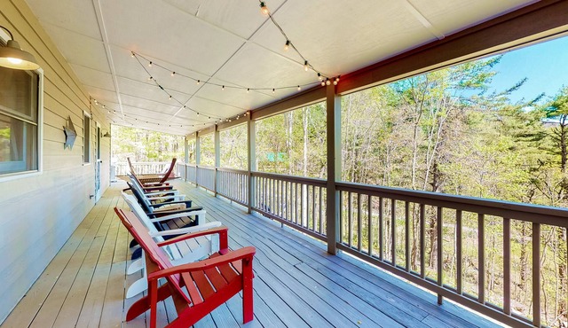 Private retreat amongst the trees with scenic deck, grill, firepit, & game room