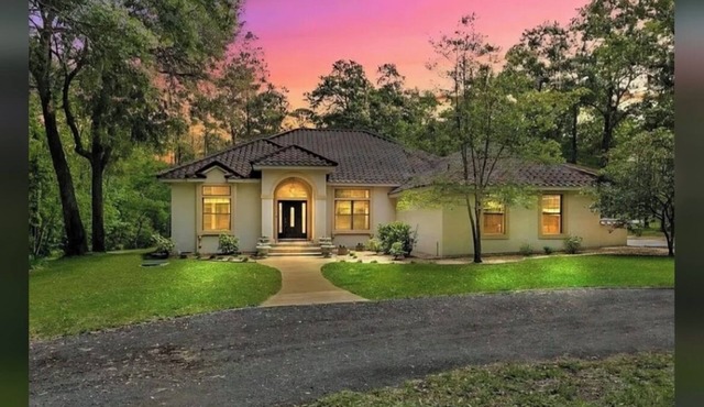 Private Retreat at 10+ acre Romantic Spanish-Style Villa. Pet-friendly.