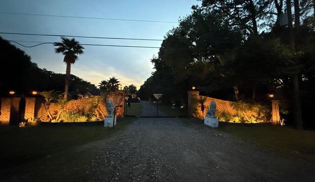 Private Retreat at Gated Estate. 2BD/1BA Suite.