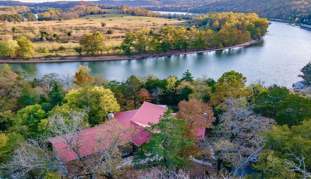 Private Retreat For You w/HEATED Pool, Private Dock, Activity gym, 100 acres!