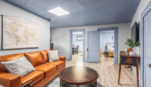 Private Retreat in Downtown Elkin Near Vineyards!