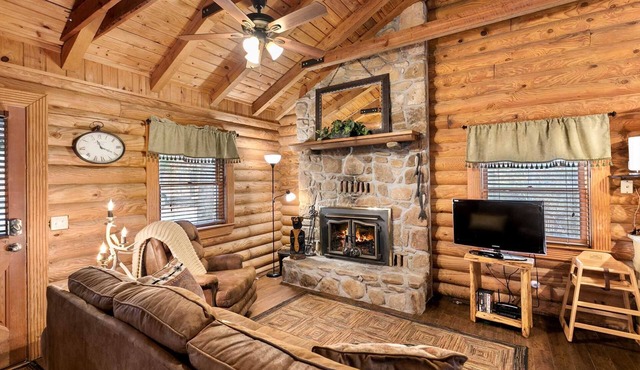 Private Retreat! King Bed, Whirlpool Tub, Large Deck, Resort Amenities! | 154