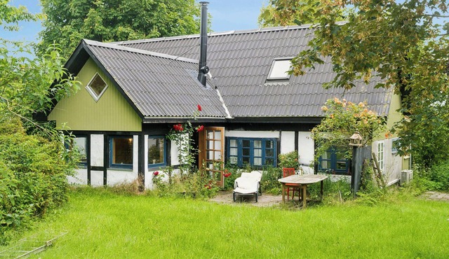 Private retreat near Kragenæs with field views