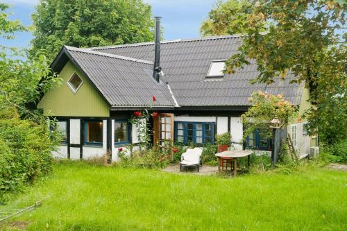 Private Retreat Near Kragenæs With Field Views