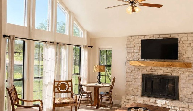 Private Retreat w/Animals. Outdoor Fire pit/BBQ