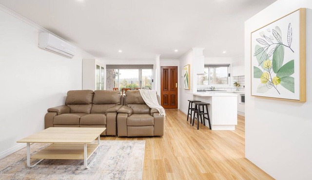 Private Retreat with Spacious Alfresco & Parking