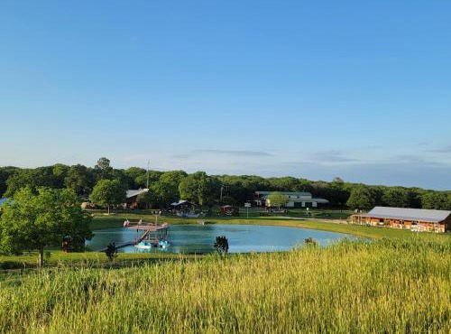 Private Retreat with Pond, Pool and Hot Tub