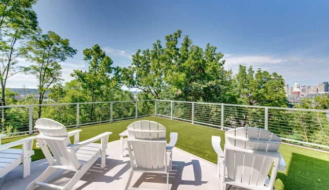 Private retreat with great views of downtown Cincinnati