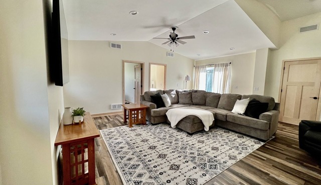 Private Ridge top Cabin/House