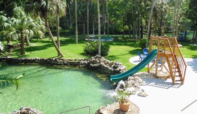 Private River Escape! Waterfront Home. The Backyard Manatee Club.