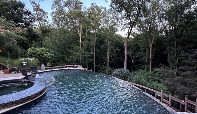 Private Riverfront Estate on 4,000+ Acres with Infinity Pool – Fredericksburg VA