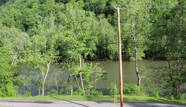 Private riverfront cabin in New River Gorge National Park