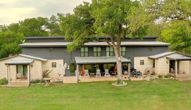 Private Riverfront, HOT TUB, Game room & 4 Patios overlooking the Guadalupe!