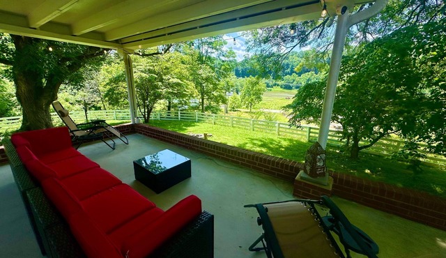Private Riverview Home with Hot Tub on New River Trail