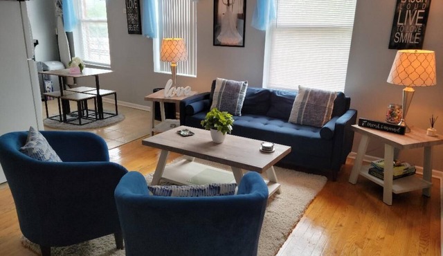 Private Romantic 2 Bedroom suite in the beautiful and historic Beverly community