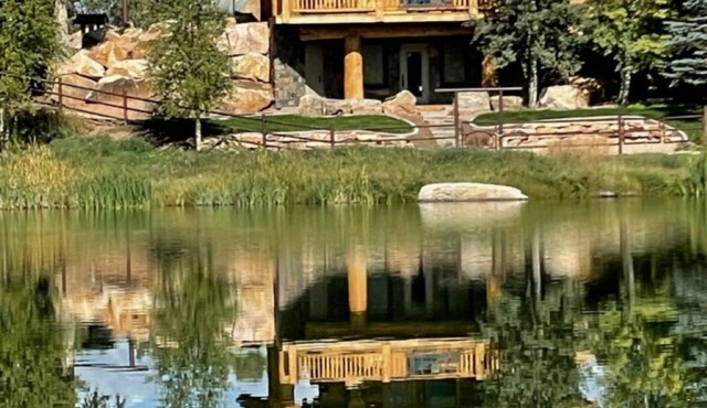 Private, Romantic Honeymoon/Anniversary Cabin Retreat with Pond and River Access