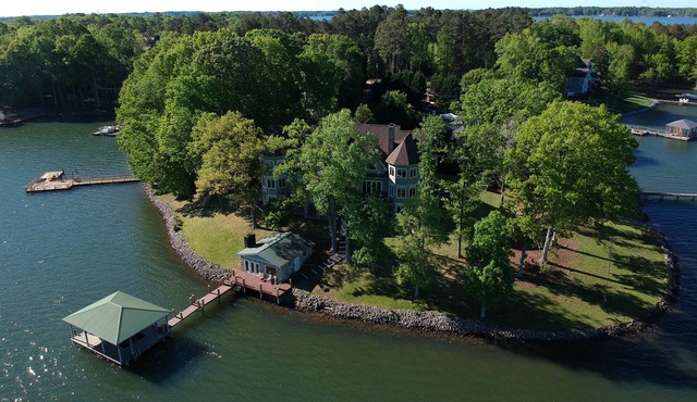Private, Romantic, Lake Norman Waterfront Suite, Hot Tub + Dock + Sunset Views