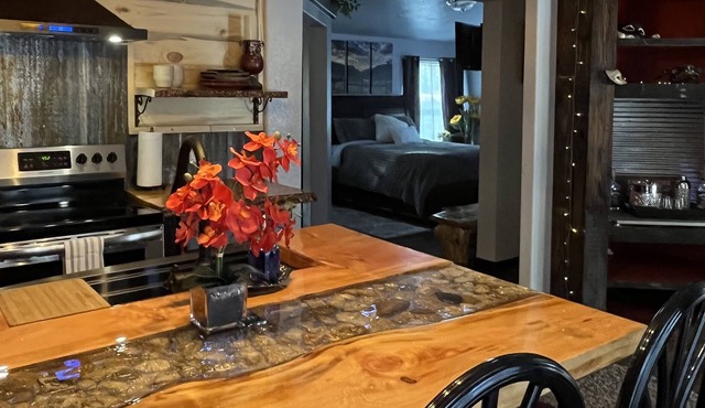 Private Romantic Luxury Suite with 71’ Copper Soaking Tub