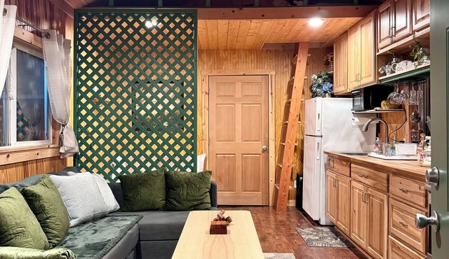 Private Romantic Woodland Getaway- with sauna, hot tub, fire pits, and more.