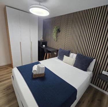 Private Rooms Easy Access to Airport & City Center