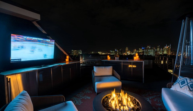 Private Rooftop, Fire Pit, & Downtown Views - 3BR/4BA House