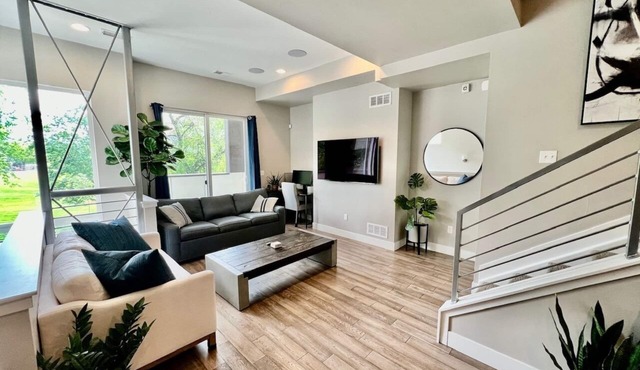 Private RoofTop Hot Tub! 360 Views! Beautiful Townhome!